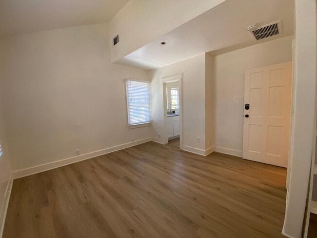 Photo - 125 W Micheltorena St Unit B