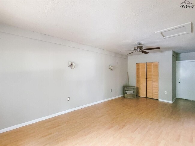 Photo - 1421 Deville St