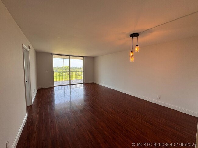Photo - 4570 NW 18th Ave Unit 605