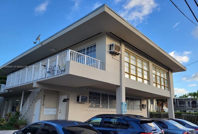 Building Photo - 8010 Tatum Waterway Dr Unit 4