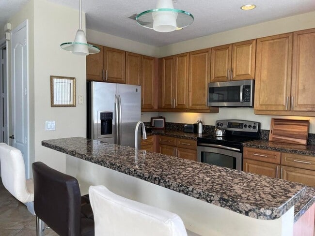 Photo - 552 NW 39th Cir