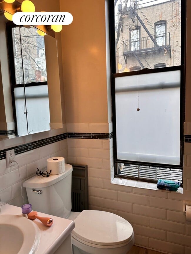 Photo - 517 E 81st St