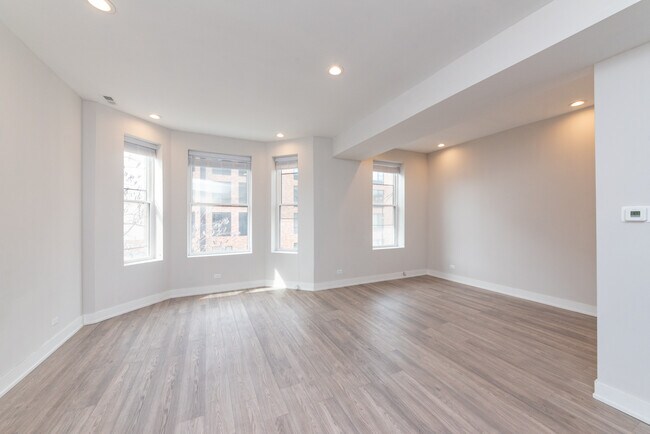 Photo - 1907 S Racine Ave Unit 2