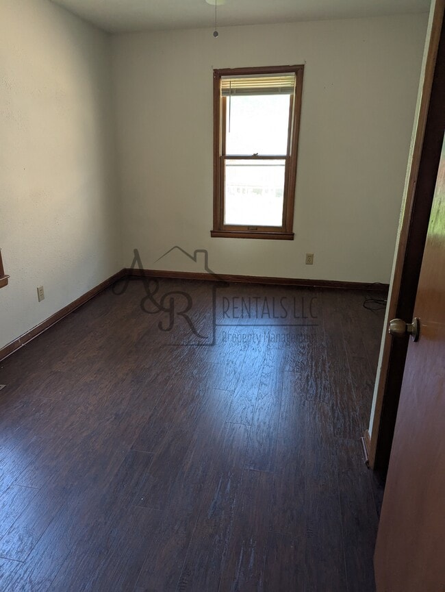 Photo - 115 W Monroe St