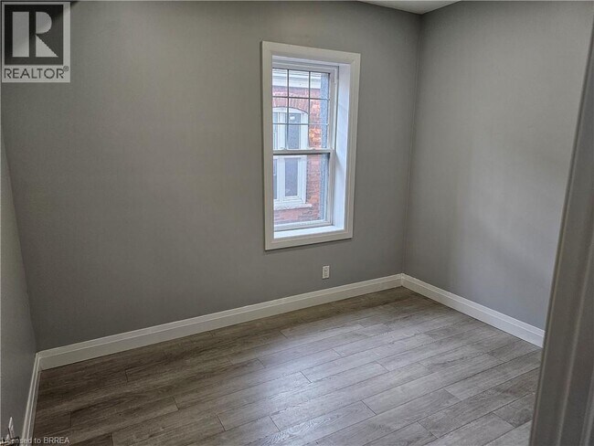 Photo - 427 Colborne St E Unit 5