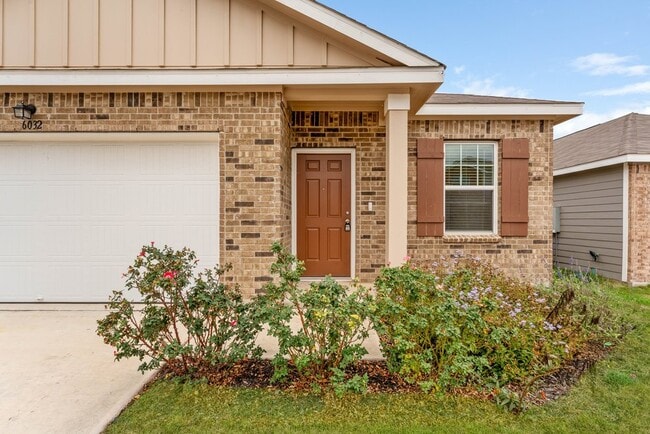 Photo - 6032 Pearl Mdw