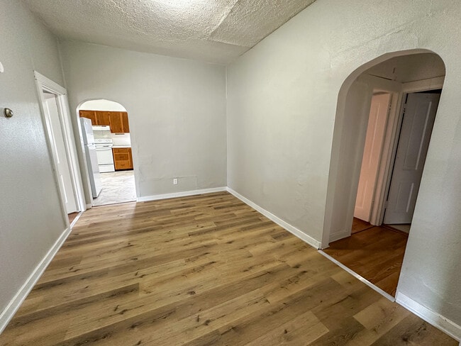 Photo - 401 S Oak St