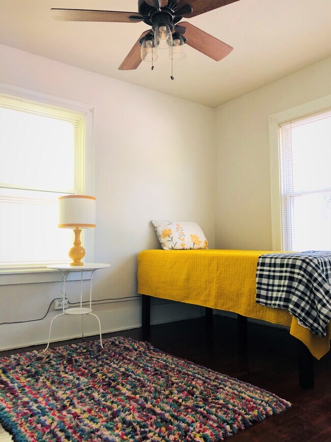 Unit 2 Bedroom - 1023 Washtenaw- The Flats!