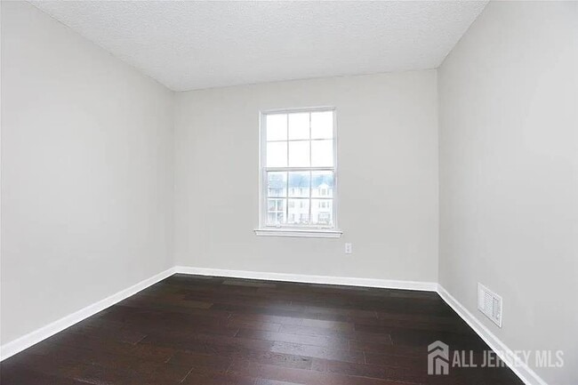 Photo - 155 Darwin Ln