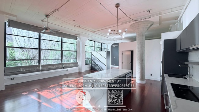 Photo - Sunny loft with in unit gym, heated floors in bathroom, contemporary kitchen, and includes water/... Unidad 231