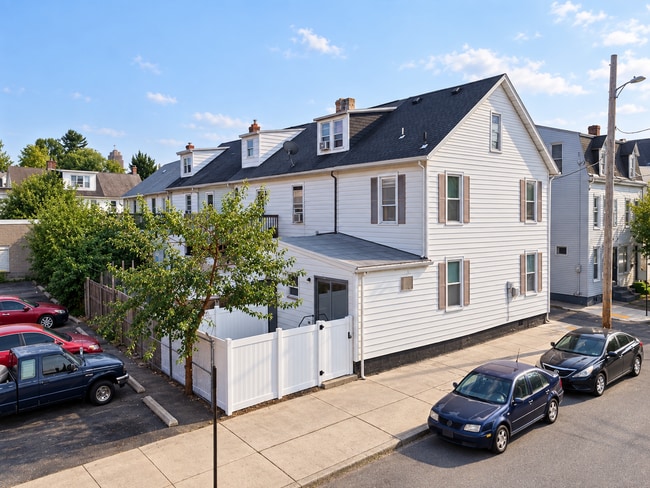 547 N Silk St