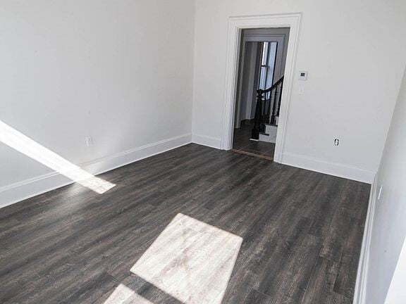 Living room - 468 W McMicken Ave
