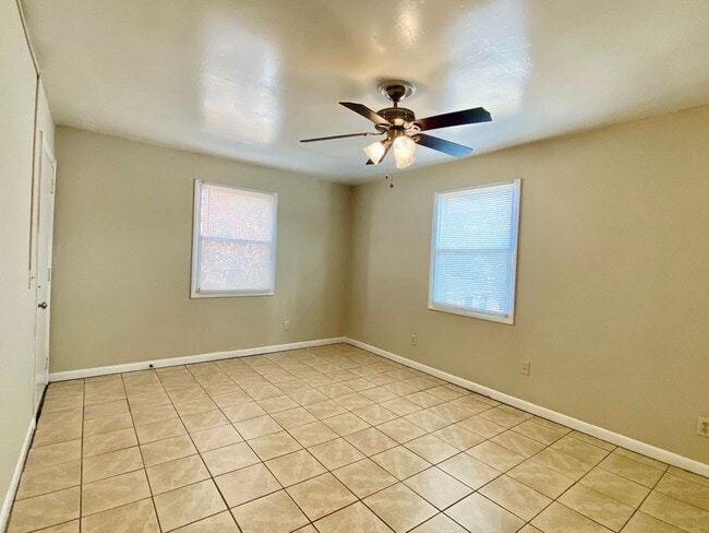 Photo - Conveniently Located 1 Bedroom, 1 Bath Apartment Near Downtown Orlando! Unidad P1: Henley Park #5119-3