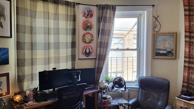 Building Photo - 12 Linden St Unit #1