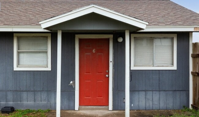 Photo - 1010 Behmann St