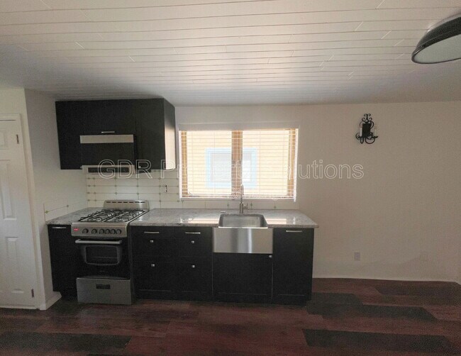 Photo - 300 San Pasquale Ave NW Unidad D