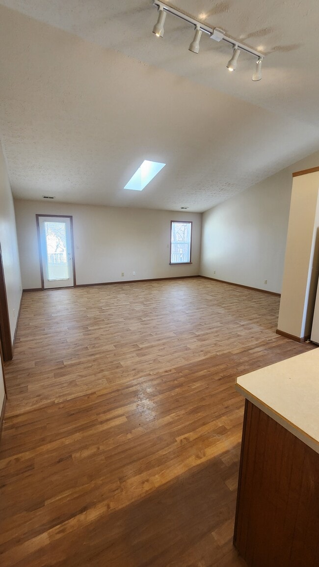 Photo - 2302 Temple Ct E