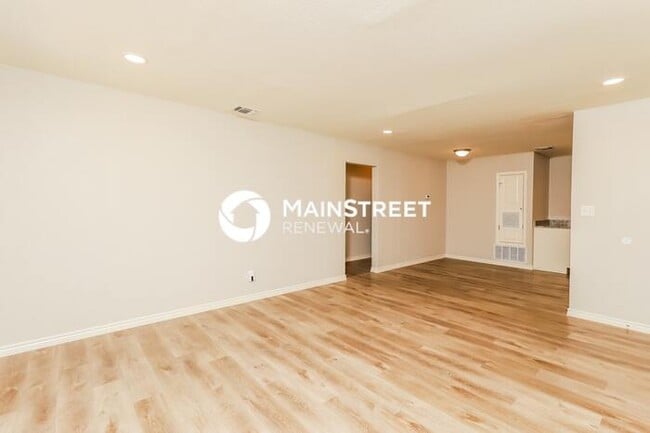 Photo - 4 Bedroom Pet-Friendly Home in San Antonio, TX with Main Street Renewal