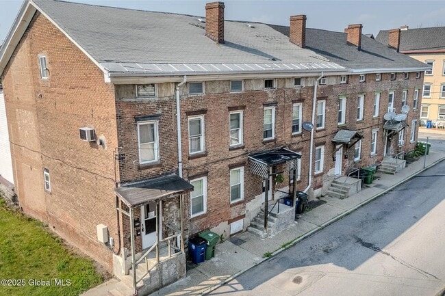 Outside of building - 2 Front St Unit Floor 2