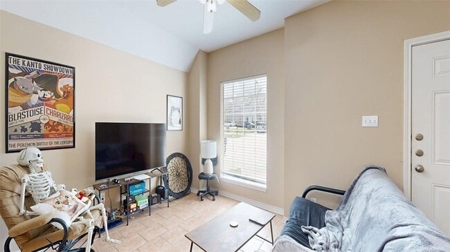 Photo - 301 Nimitz St