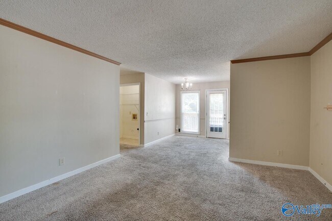 6201 Friar Tuck Dr NW Unidad D