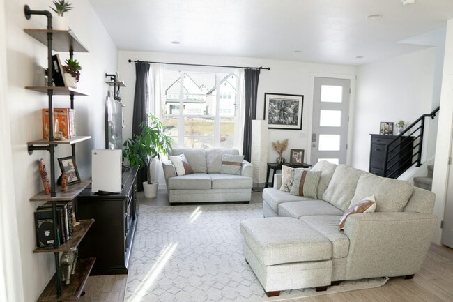 Photo - 406 W 3075 N