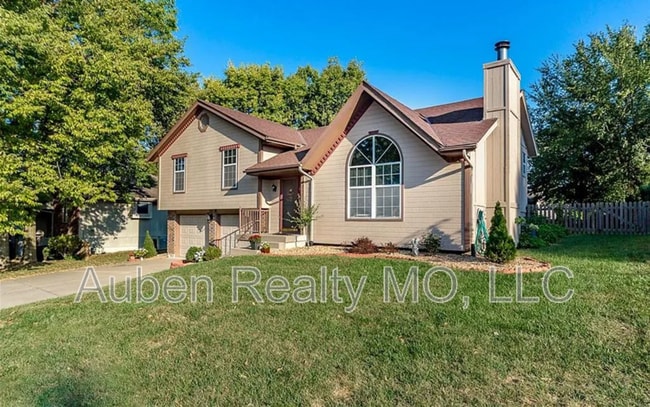 Building Photo - 1211 SW Hillcrest Dr