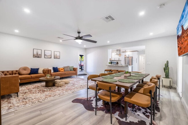 Building Photo - 636 E 6th Pl Unit SI ID1502668P