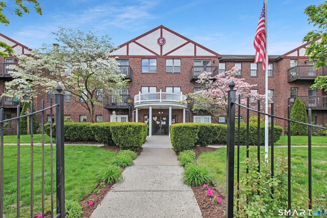 Building Photo - 47 Highland St Unit 214