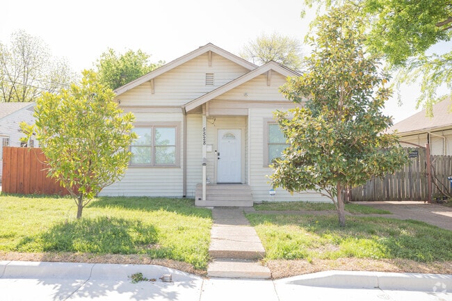 Building Photo - 5528 Junius St Rental