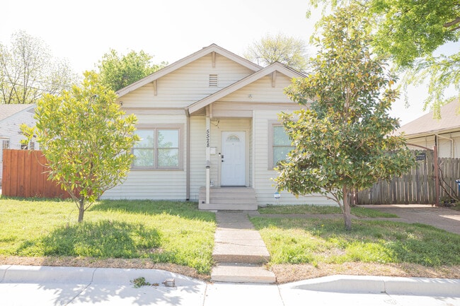 Building Photo - 5528 Junius St Rental