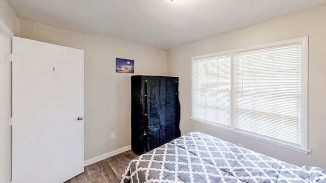 Photo - 110 Candlelight Ln SW