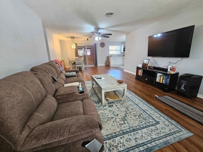 Photo - 1000 S Lake Dr