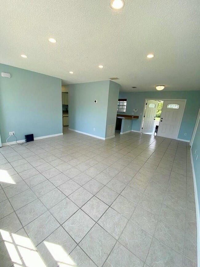 Photo - 1332 SE Starklake Ct House