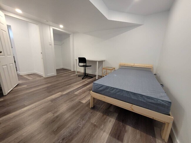 Photo - Room 9 - 62 Ontario St