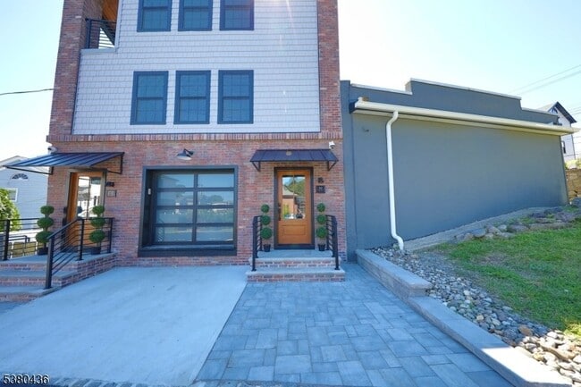 Photo - 42 W Main St Unit B