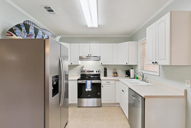 Photo - 324 Pine St