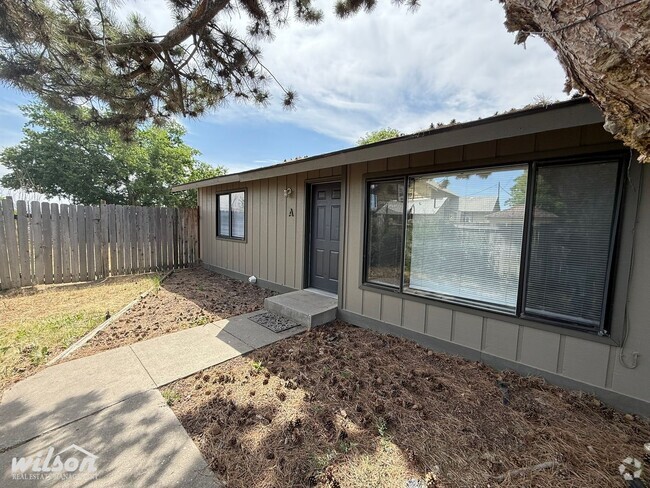 Building Photo - 1206 Voelker Ave Unit A Rental