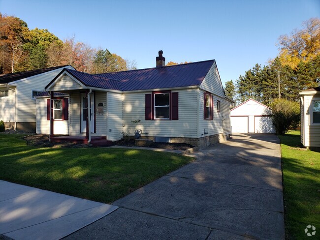 Building Photo - 151 Chapman Ave Rental