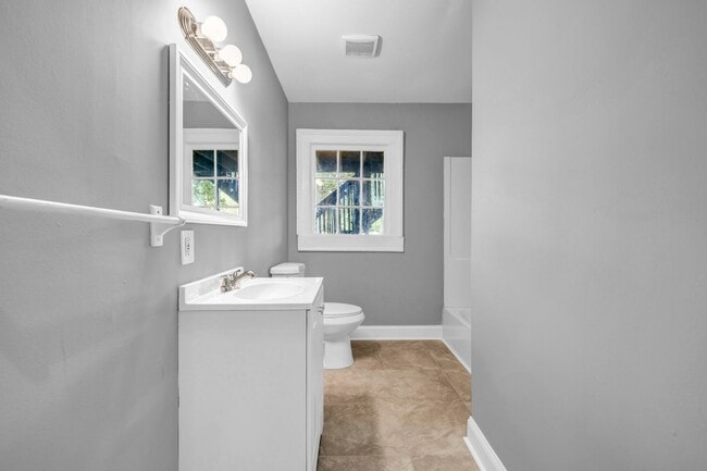 Photo - SPACIOUS 6 BEDS | 3 BATHS - IN THE HEART O...