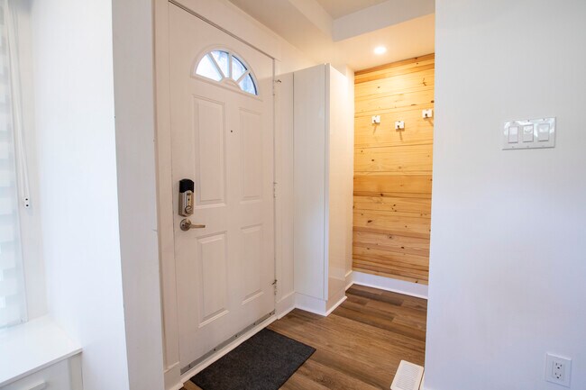 Photo - Woodfield – Beauty! 2 Bdrm 2.5 Bath * Private courtyard * Finished basement! Unit 4