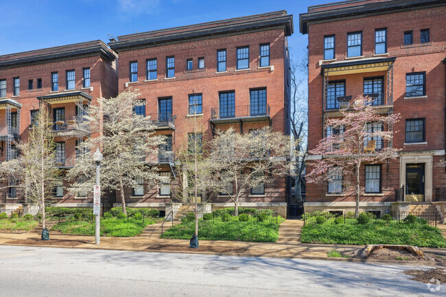 Building Photo - 4937 Laclede Ave Unit 3W Rental
