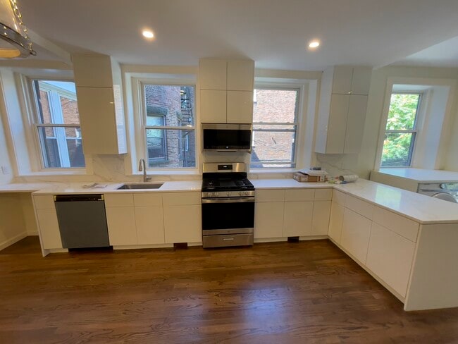 Photo - 1716 Beacon St