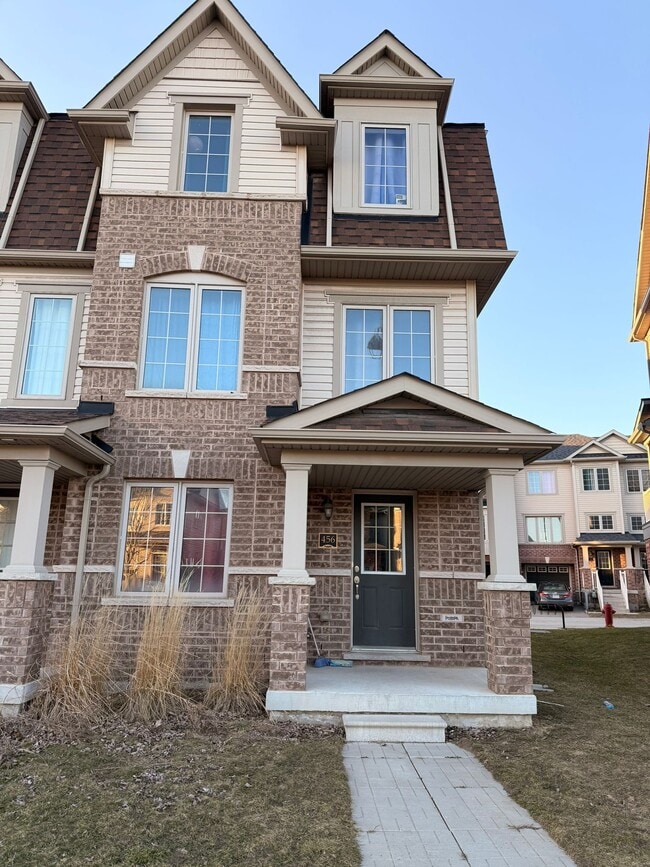 Building Photo - 456 Linden Dr