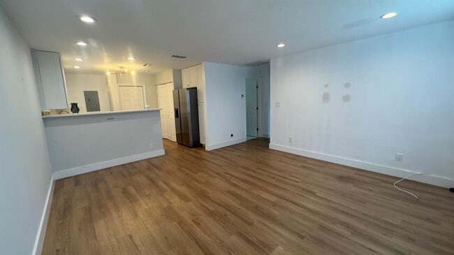 Building Photo - 1867 Windsor Dr Rental