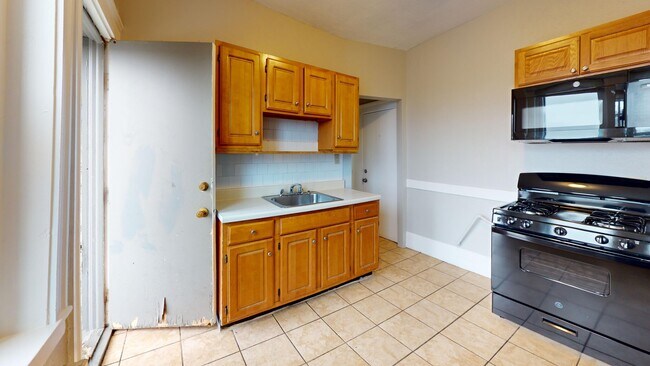 Building Photo - 12 American Legion Hwy Unit 13