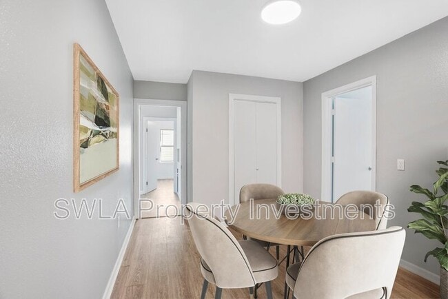 Photo - 1600 E School St