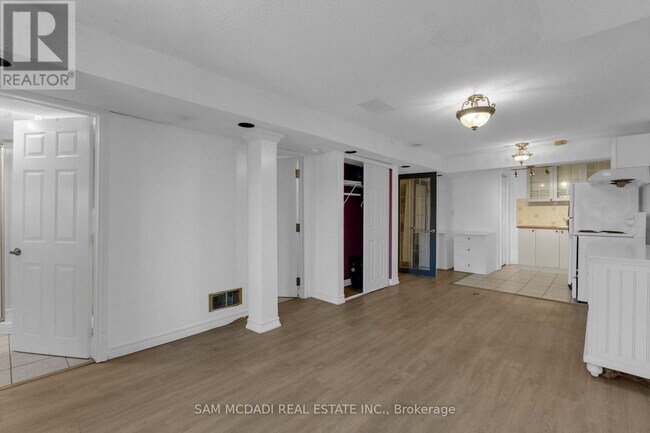 Photo - 5477 Palmerston Crescent