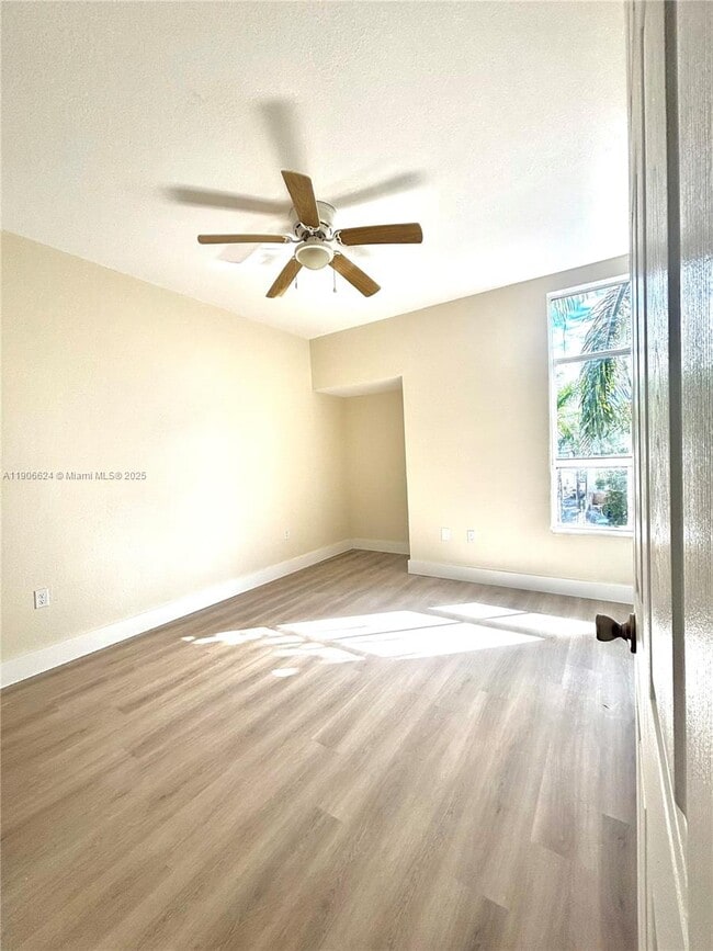 Photo - 7420 W 20th Ave Unidad 131