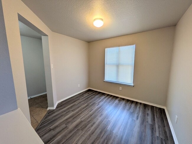 Photo - Very Nice 4 Bedroom Home In Convenient Northwest Location!